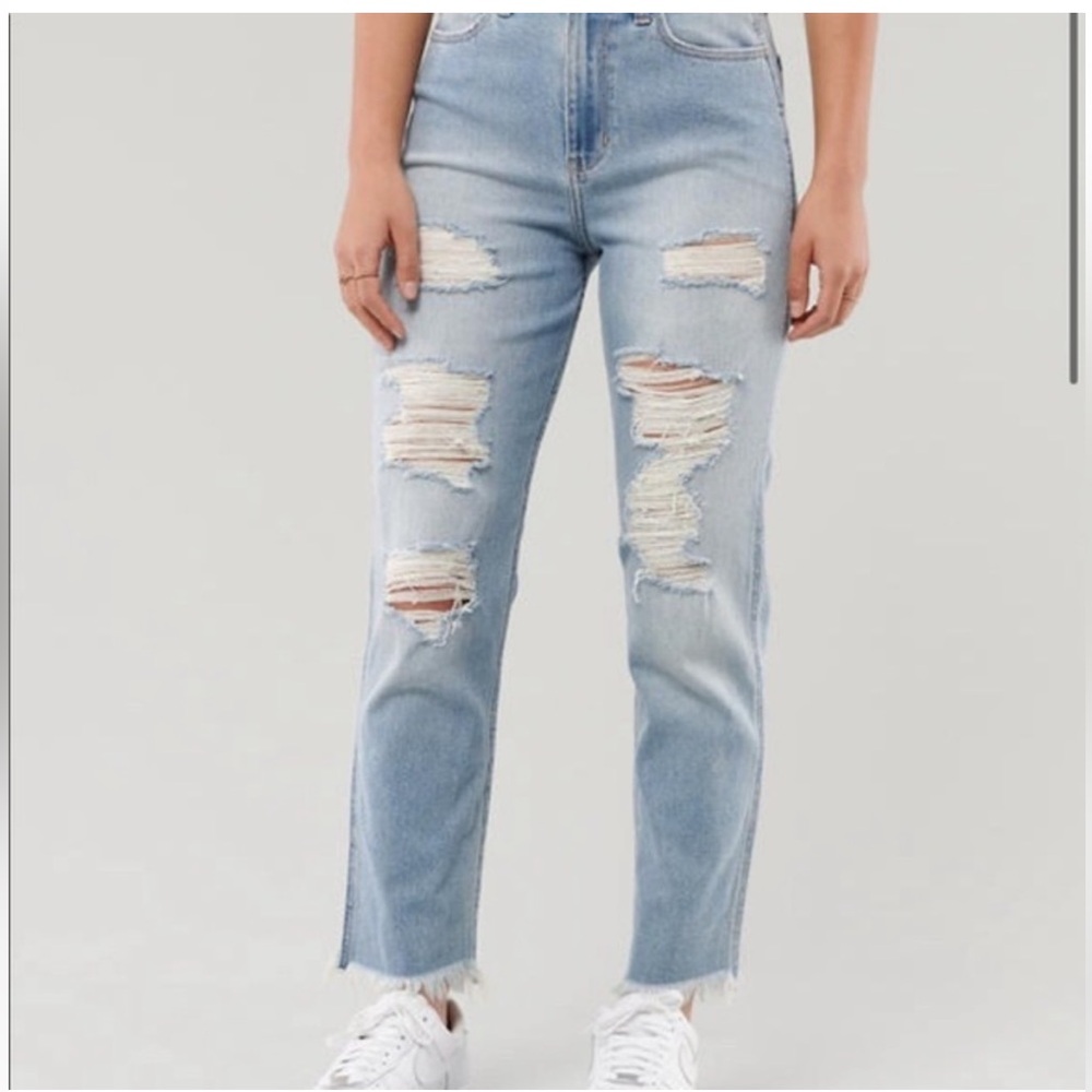 Hollister Ultra High-Rise Mom Jean